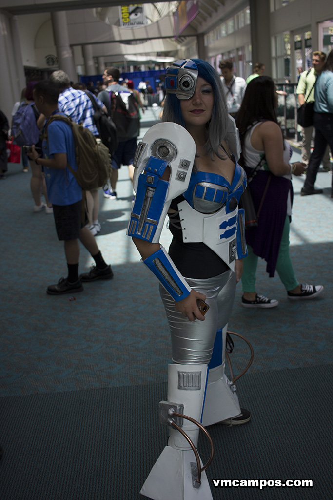 Lady R2-D2